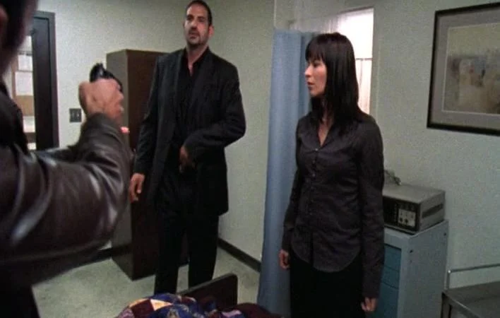 Кадры из сериала Щит (2002)